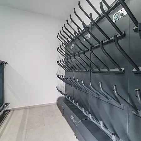 Golden Mountain Aparts *